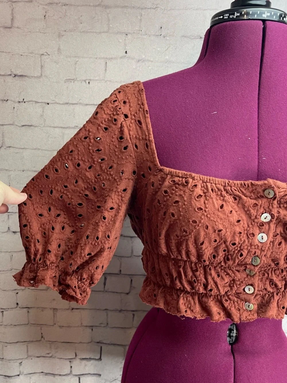 Urban outfitters size medium brown eyelet lace  crop top - Picture 2 of 6